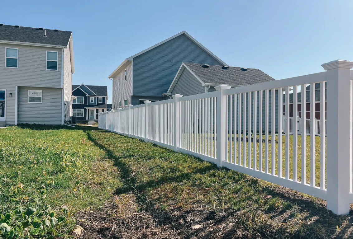 Expert installation of wood, vinyl, chain-link, and aluminum fences in Muncie, IN