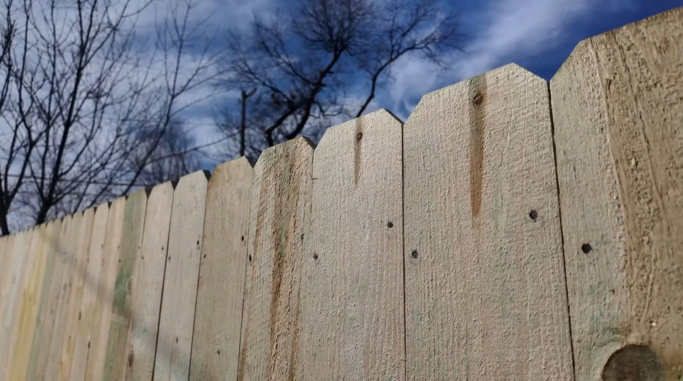 Comparing wood, vinyl, and aluminum fence materials in Muncie, Indiana